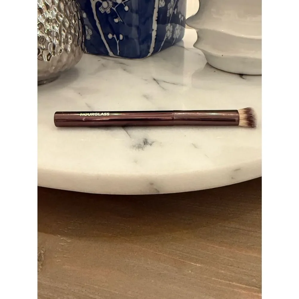 Hourglass Vanish™ Seamless Finish Concealer Brush